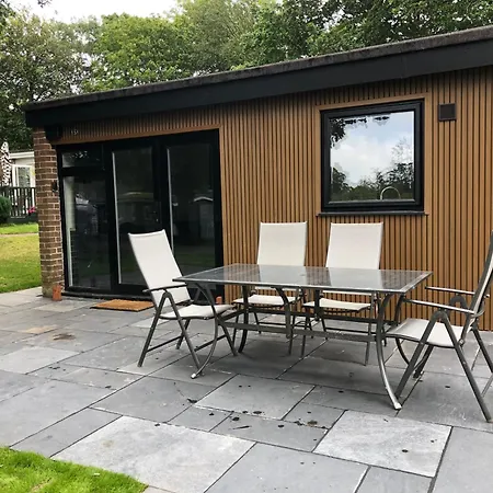 Eryri Lodge Caeathro Exterior photo